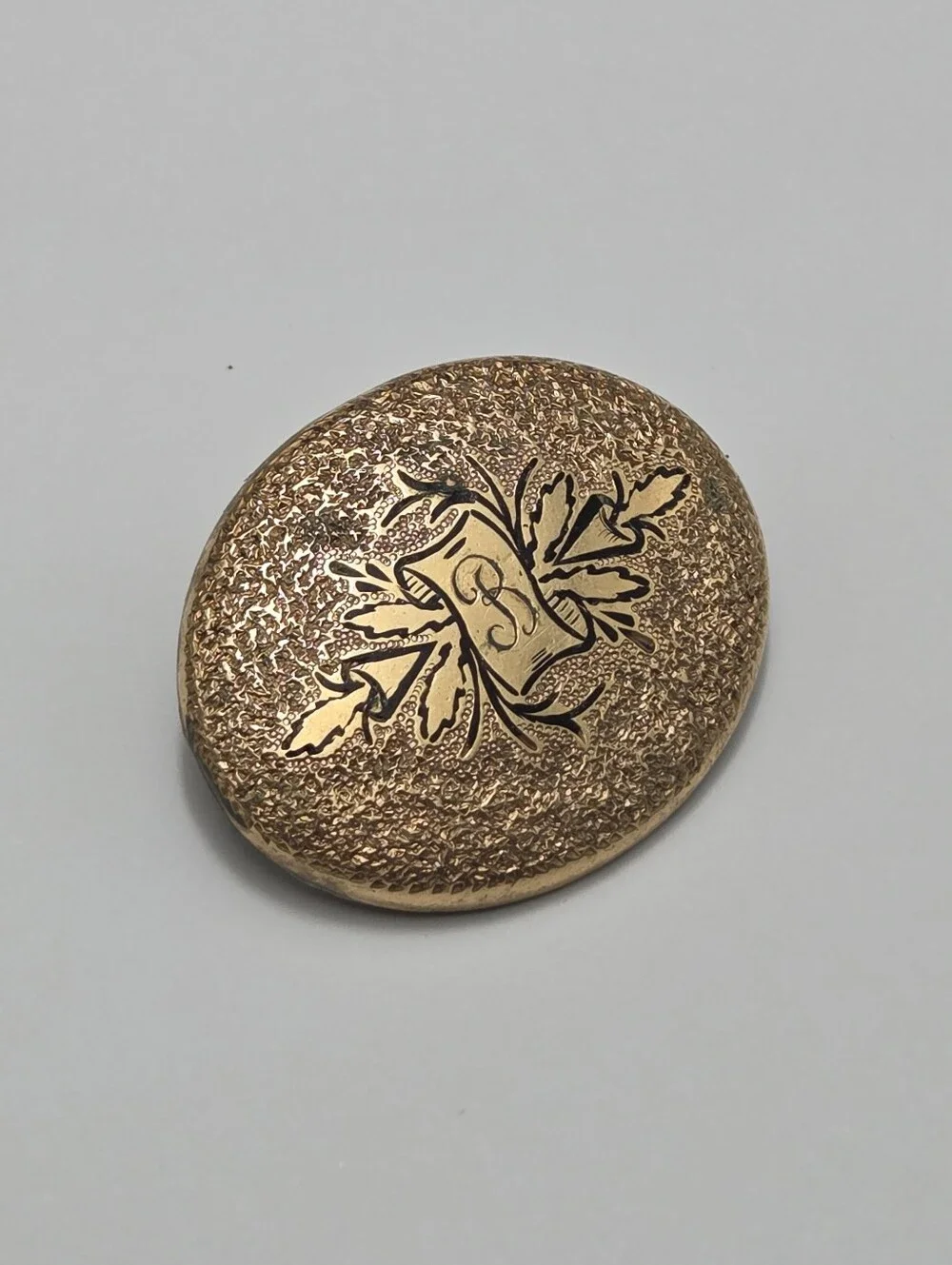 Antique Victorian Gold Filled Brooch With Taille d’Epargné Enamel Engraved 